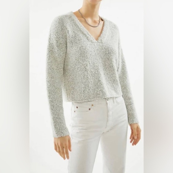 Urban Outfitters Women’s Sharde Boxy V-Neck Crop Gray Sweater Size M - Picture 7 of 7